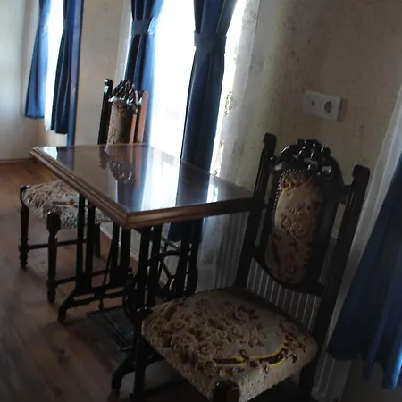 מלון Tas Konak 3*